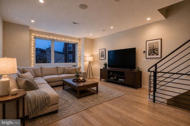 Building Photo - 909 N 15th St Unit B