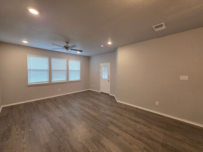 Photo - 3 Bedroom / 2 Bathroom Townhome – Copperas Cove - MOVE IN READY