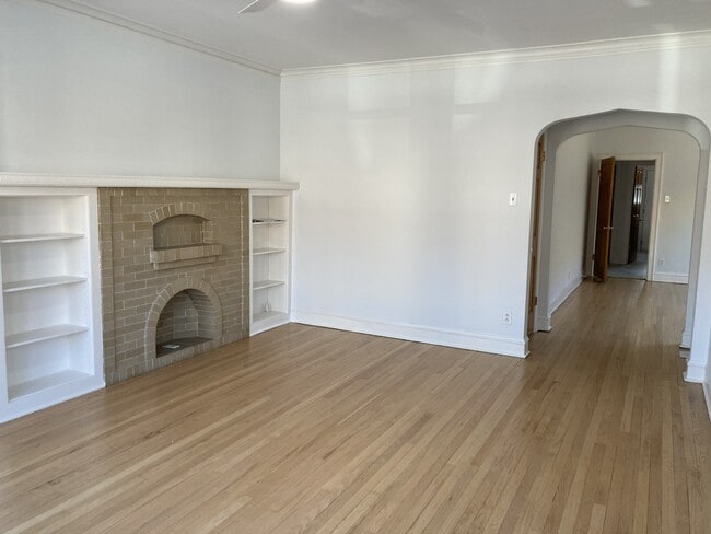 Photo - 2433 W Dakin St Unit 1