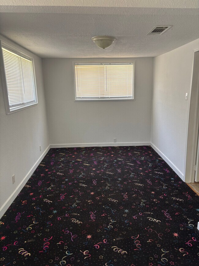 Photo - 502 Maxfield St