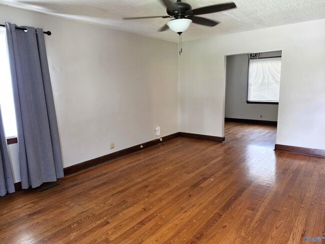 Photo - 2007 Vanderbilt Cir SW