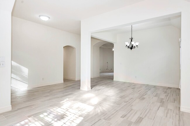 Photo - 130 W Stockbridge Landing Cir