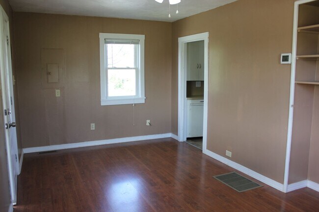 Photo - Singe Family Home for Rent in Broadway