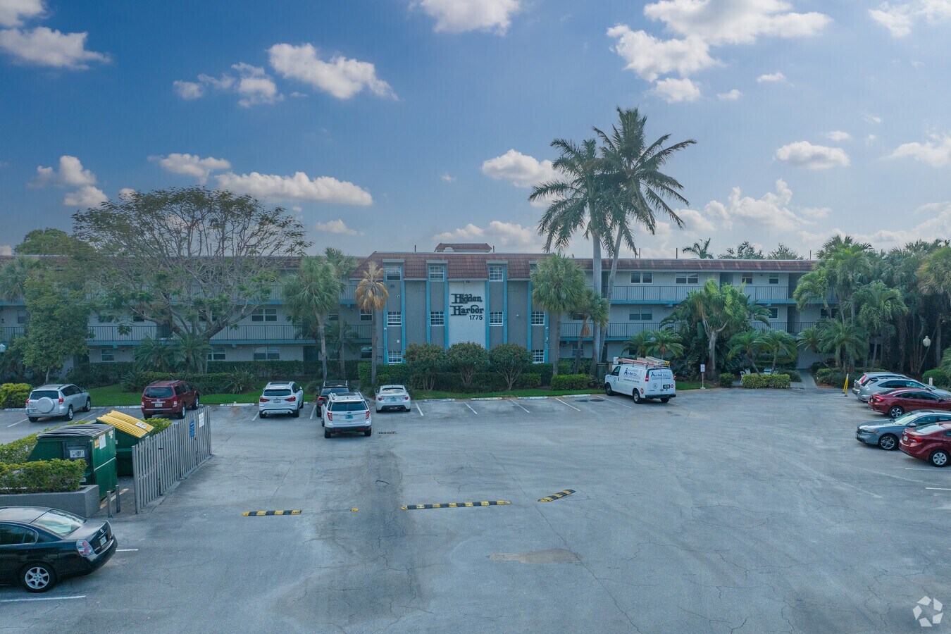 Entrada - Hidden Harbor