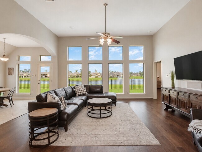 Photo - 2823 Woodland Glen Ln