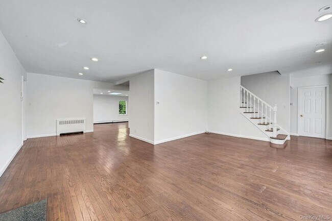 13 Colonial Rd
