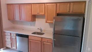 Building Photo - 3 bed 2.5 bath Townhouse w/Garage - Countr...