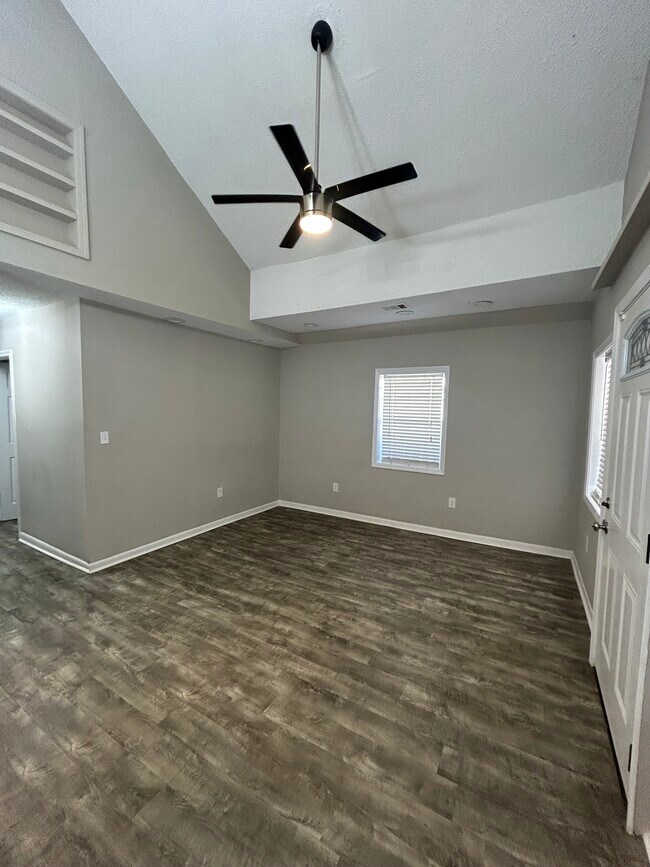 Photo - 1107 Smith St SW