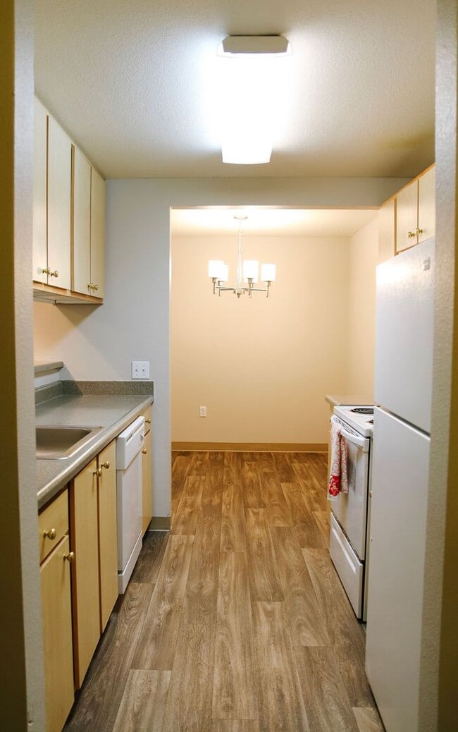 Photo - Life Just Got Better Come See For Yourself At Powell Court Apartments!! Unit 60