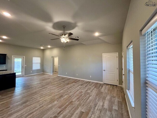 Photo - 5025 Olivia Ln