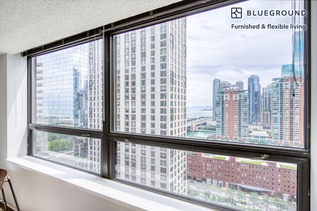 Photo - 445 E Ohio St Unidad FL26-ID410