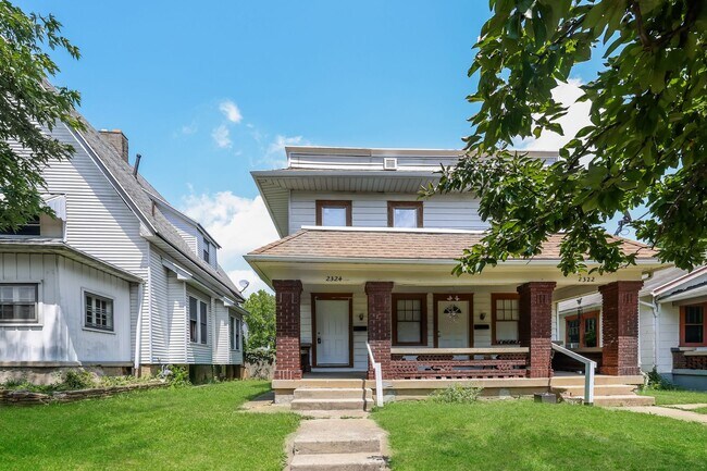 Building Photo - 2322-2324 Eastview Ave Unit 2324
