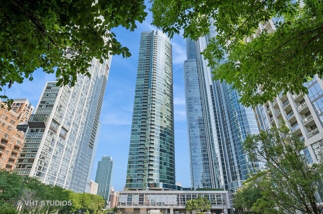 Building Photo - 1201 S Prairie Ave Unit 706 Rental