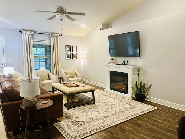 Photo - 3164 Hickory St