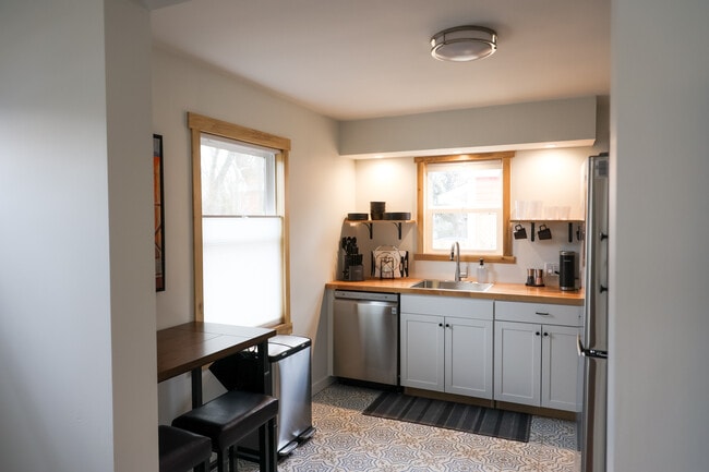 Photo - 5106 Rosslyn Ave