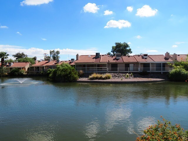 Building Photo - Manor 683 - Seasonal Unit 1