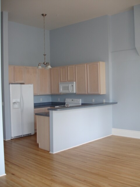 Photo - 460 S 6th Ave