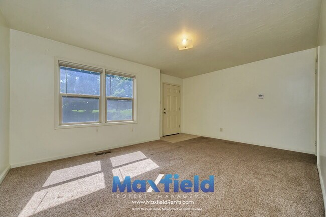 Photo - LEASE SPECIAL ! Sugarhouse Bungalow 2 BD 1 BA 1GA - 1500+ sq ft
