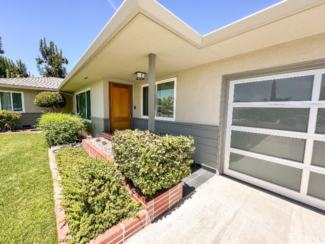 Building Photo - 136 W Colonial Dr Rental