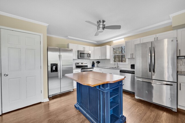 Photo - 220 Wilkes Dr