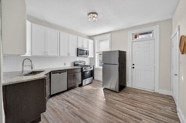 Photo - 2918 Sidney St