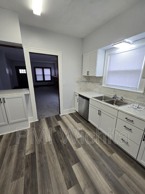 Photo - 341 N Grove Dr