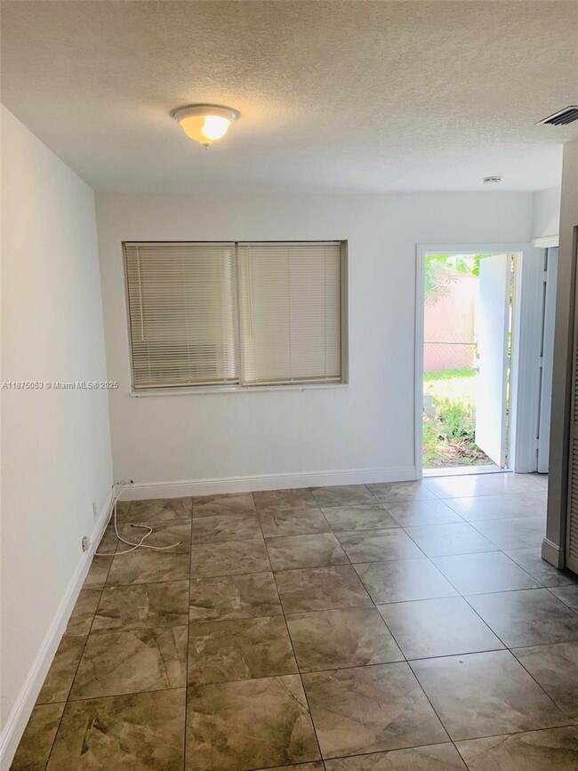 Building Photo - 4240 NW 12th Ave Unit 4242 Rental