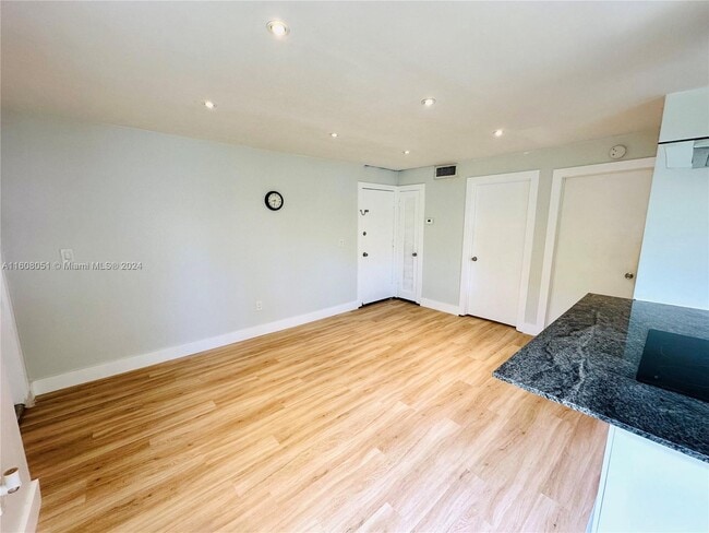 Photo - 940 7th St Unidad 940A