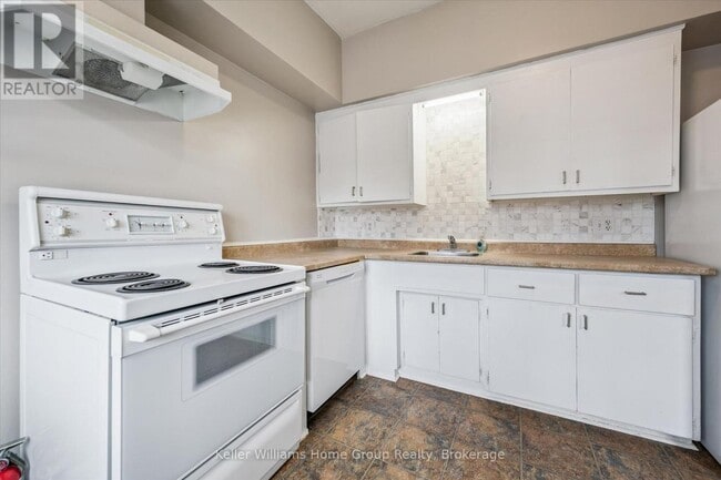Photo - 209 St Andrew St W