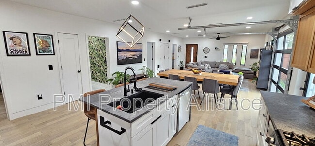 Photo - 2319 Drake Dr