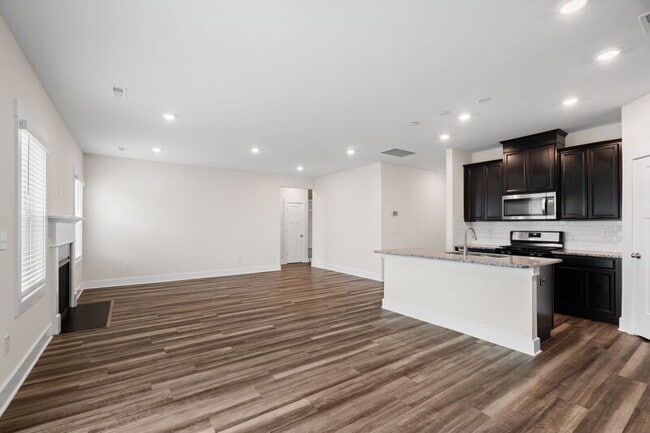 Photo - 216 Pewter Cir