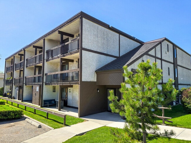 Building Photo - Mainstreet Cochrane Apartments