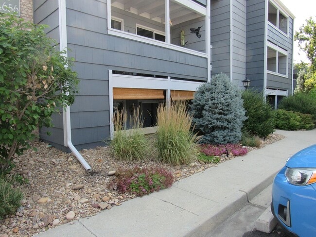Building Photo - Cozy Garden Level Condo in Boulder Unit 7