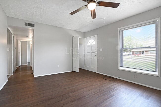 Photo - 8602 Gary Wy