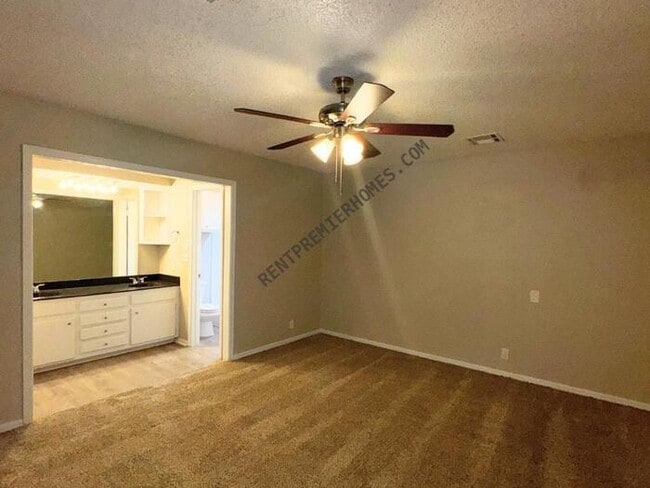 Photo - 200 Lochwood Cir
