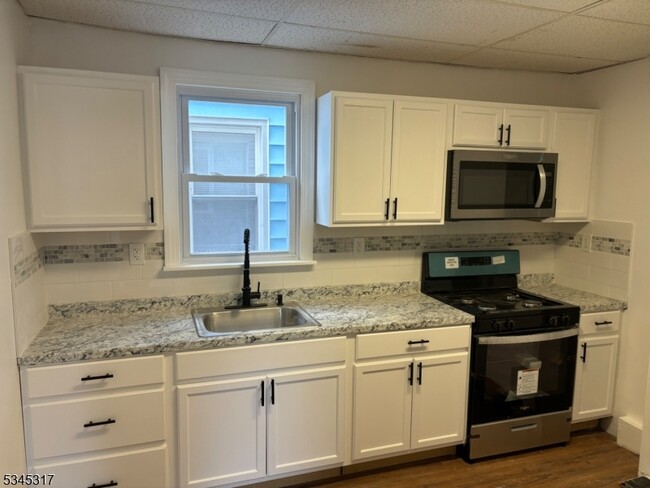 Building Photo - 10 Washington Terrace Rental