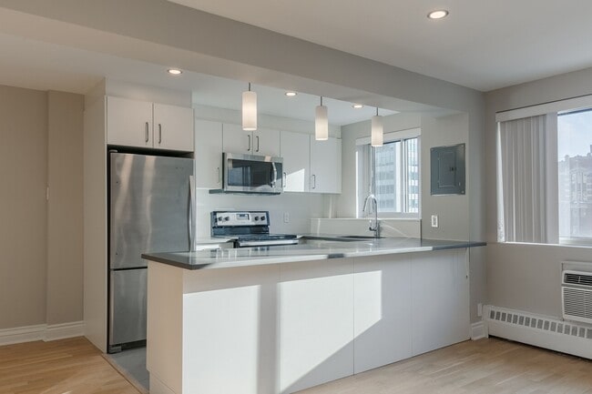 Building Photo - 3421 Rue Drummond Unit 79