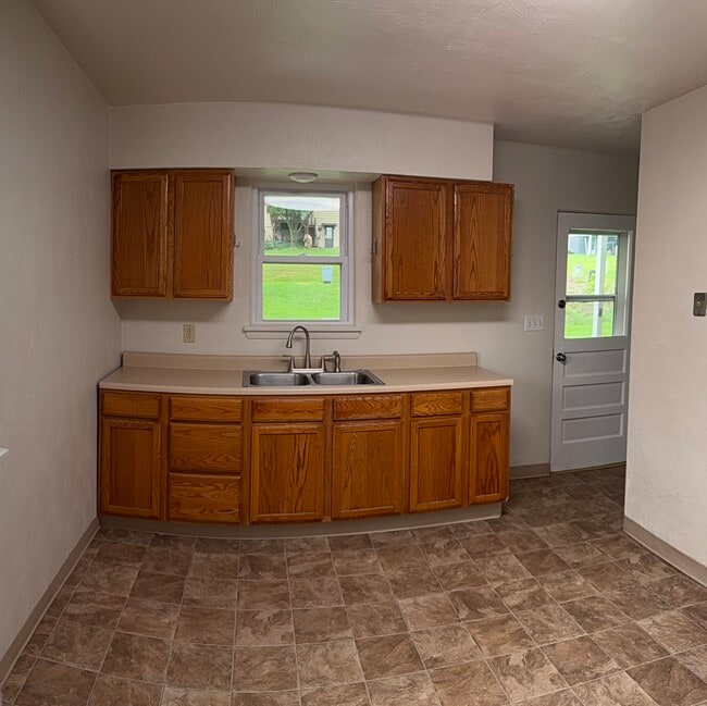 Photo - 1401 Elm St