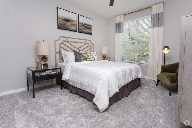2BR, 2BA - 1399 SF