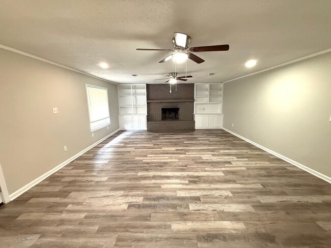 Photo - 402 Mulligan Dr