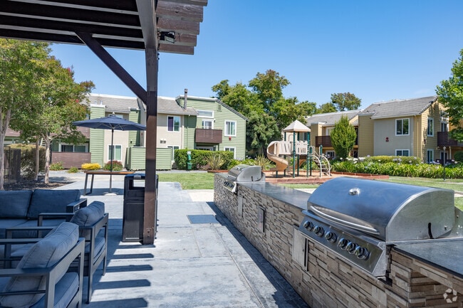 Crossbrook Apartments