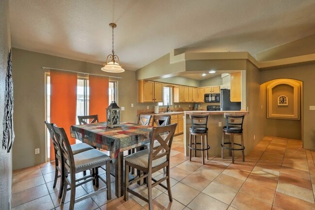 Photo - 2598 Rainbow Ave N
