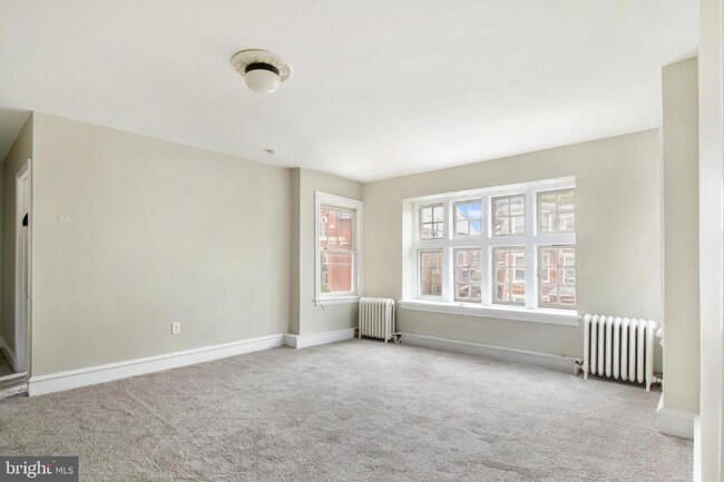 Photo - 613 W 10th St Unit 2