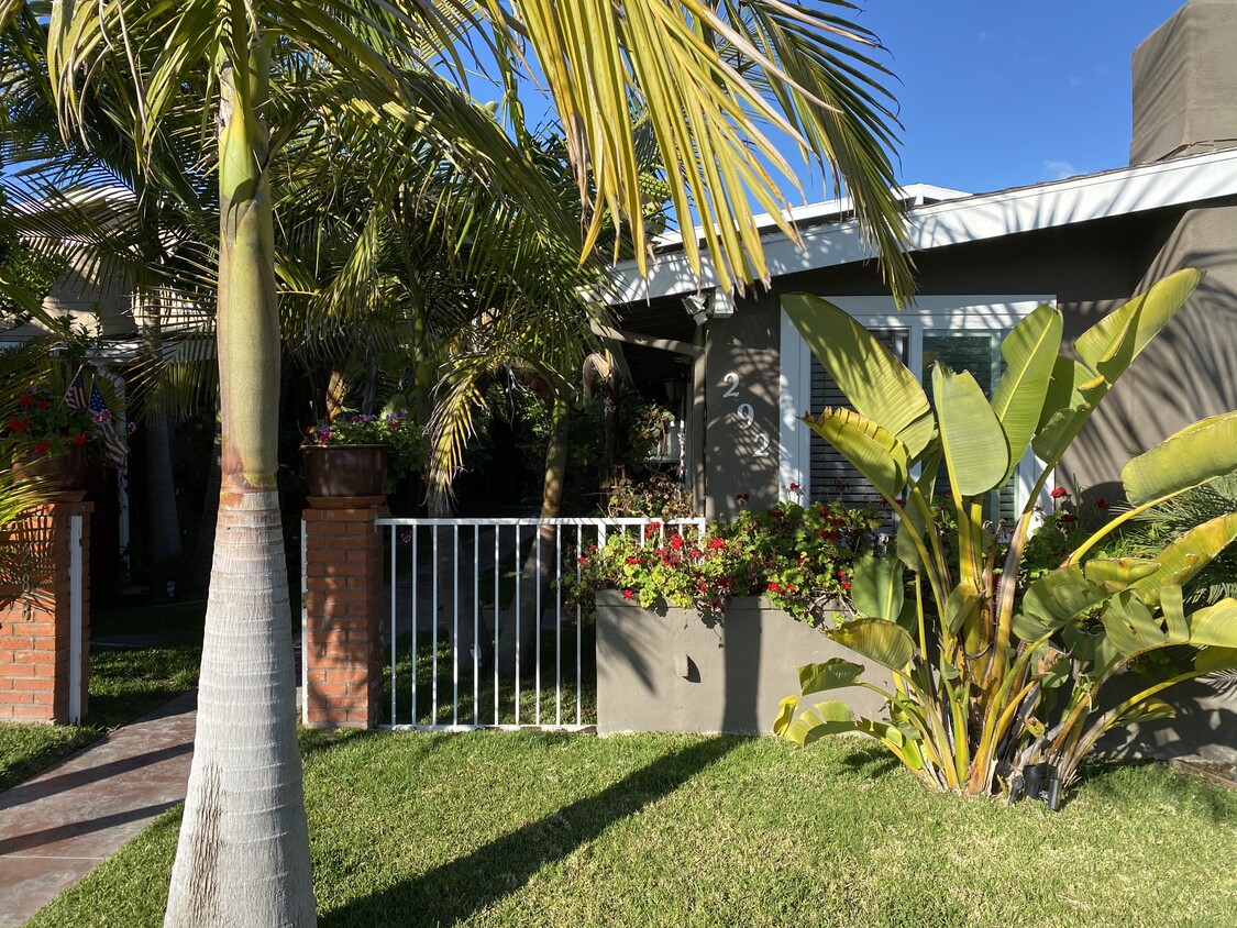 Front Gated Entrance - 292 16th Pl (Costa Mesa, CA)