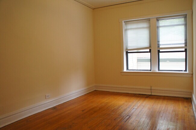 Photo - 2516-2526 N Kedzie Blvd