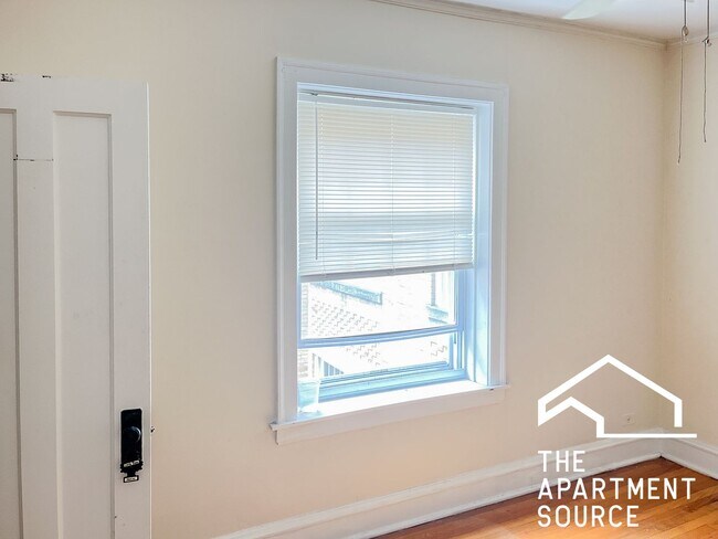 Photo - 5208 N Leavitt St Unit 2