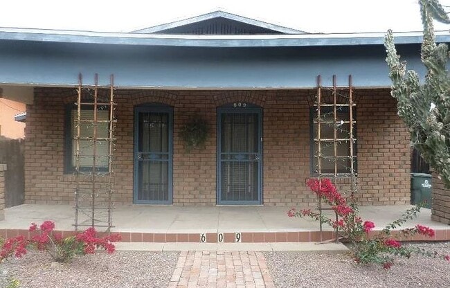 Photo - 609 E Mabel St