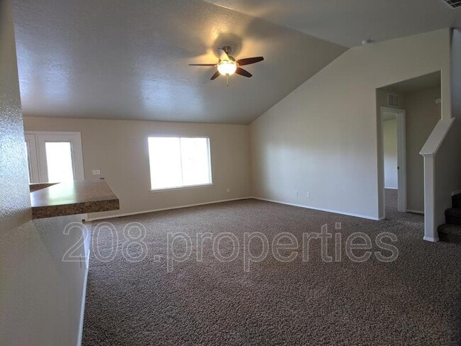 Photo - 611 N Kayden Way