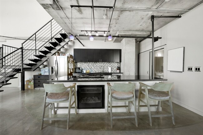 Building Photo - 2000 Bagby St Unit 9415