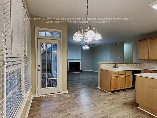 Photo - 350 Hillside Manor Dr NE